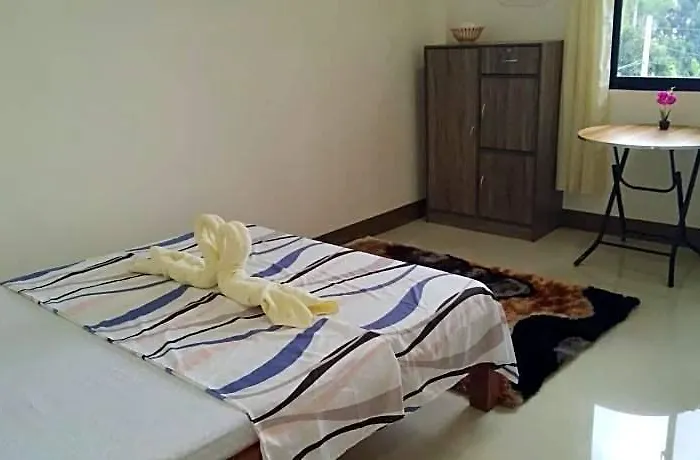 Oyo 781 Junie House ホテル モアルボアル