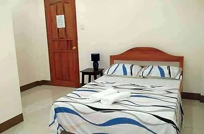 Oyo 781 Junie House Hotell