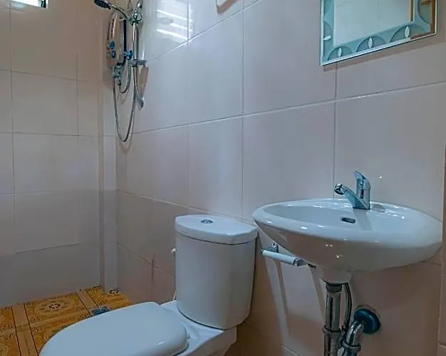 Oyo 781 Junie House 3*